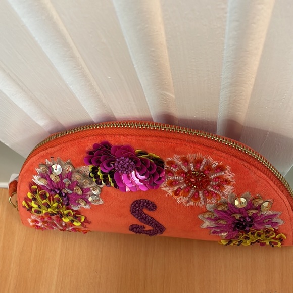 New Anthropologie Monogram Crescent Pouch!!🔥🔥🔥 - Picture 13 of 15